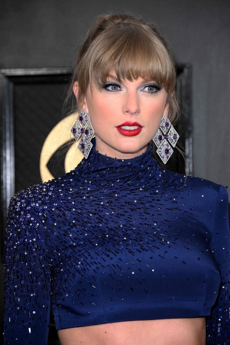Taylor Swift at 65th Annual Grammy Awards — photo 24