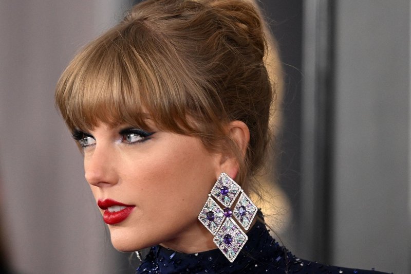 Taylor Swift at 65th Annual Grammy Awards — photo 27