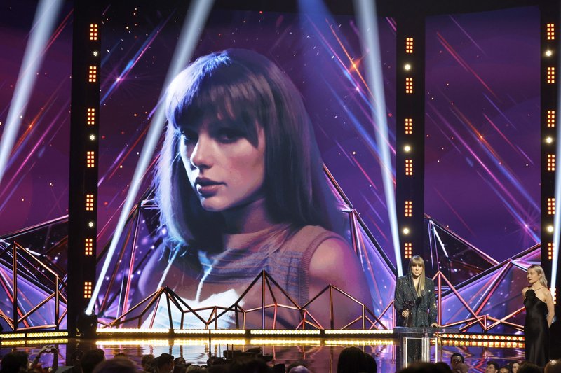 Taylor Swift at 2023 iHeartRadio Music Awards — photo 16