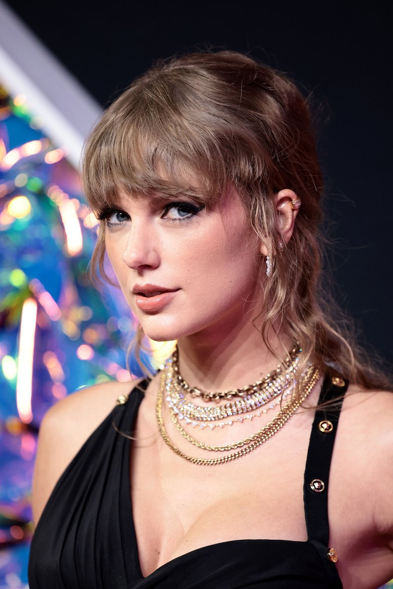 Taylor Swift at 2023 MTV Video Music Awards — photo 6