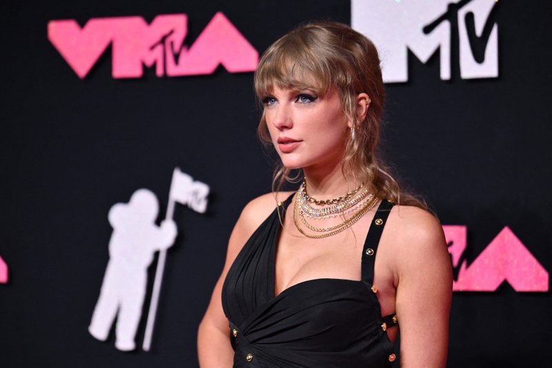 Taylor Swift at 2023 MTV Video Music Awards — photo 10