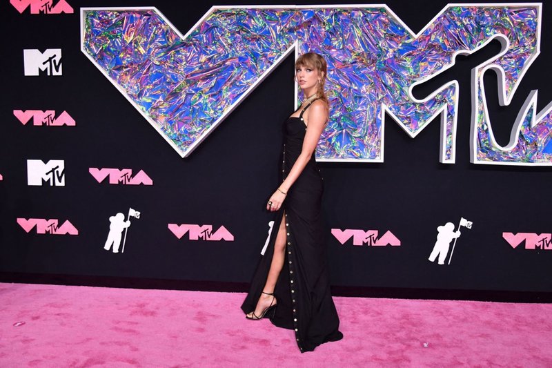 Taylor Swift at 2023 MTV Video Music Awards — photo 37