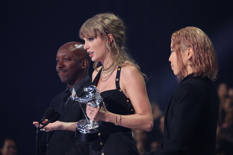 Taylor Swift at 2023 MTV Video Music Awards — photo 227