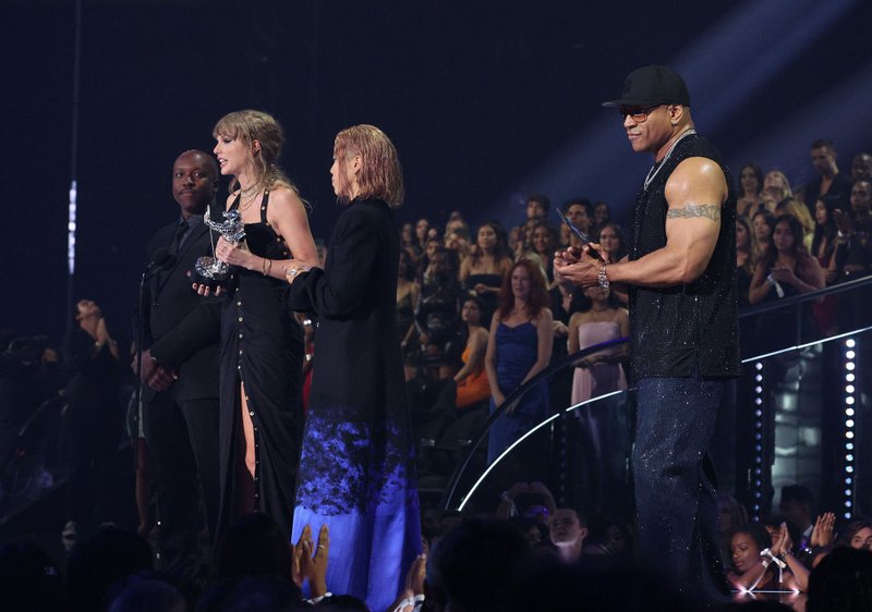 Taylor Swift at 2023 MTV Video Music Awards — photo 228