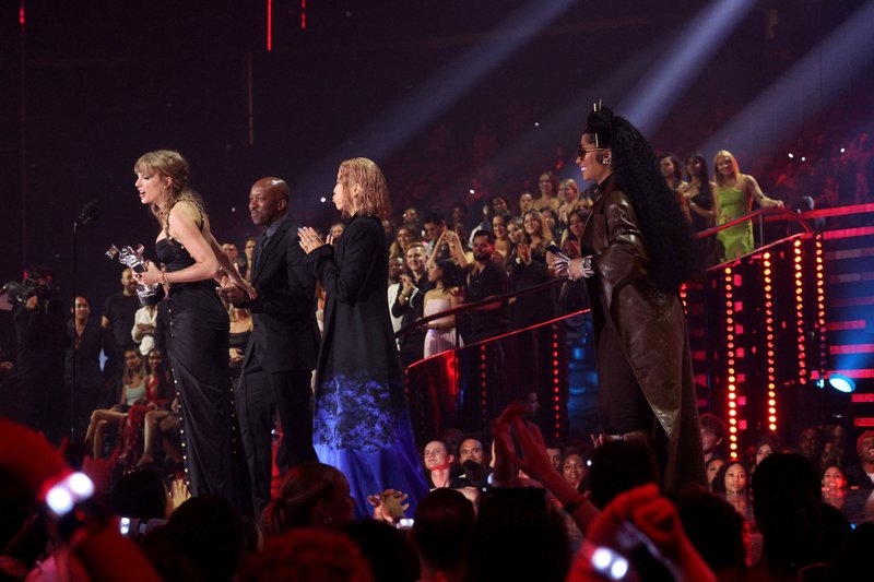 Taylor Swift at 2023 MTV Video Music Awards — photo 234