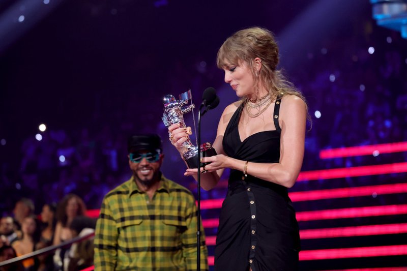 Taylor Swift at 2023 MTV Video Music Awards — photo 324