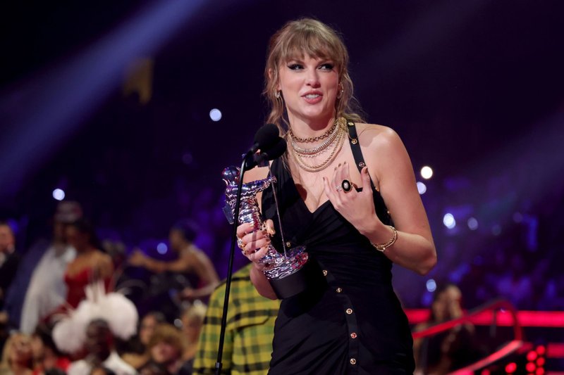 Taylor Swift at 2023 MTV Video Music Awards — photo 326