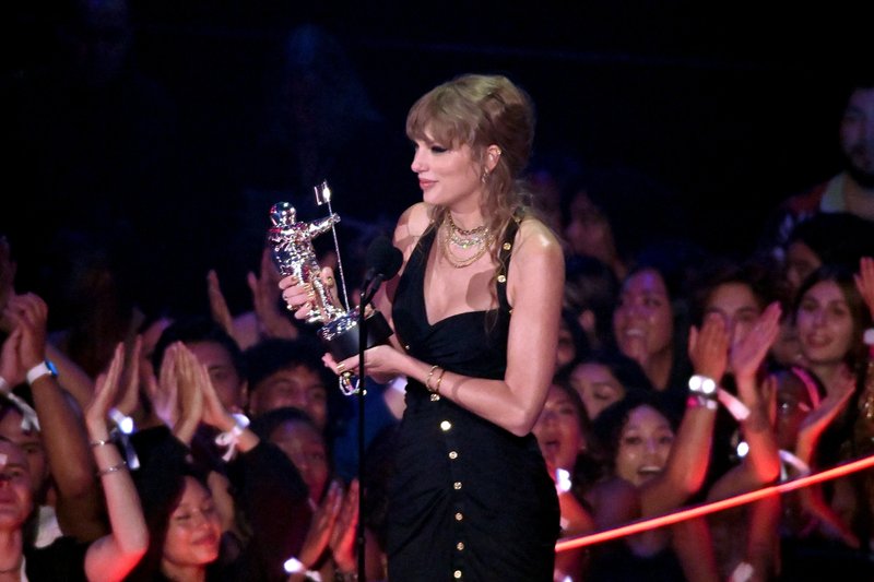 Taylor Swift at 2023 MTV Video Music Awards — photo 341