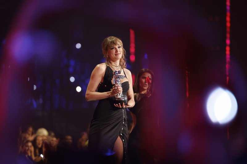 Taylor Swift at 2023 MTV Video Music Awards — photo 438