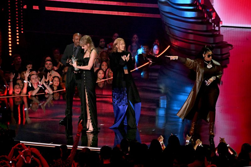 Taylor Swift at 2023 MTV Video Music Awards — photo 485