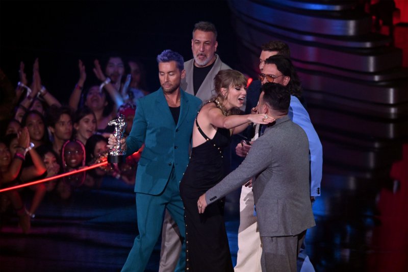 Taylor Swift at 2023 MTV Video Music Awards — photo 538