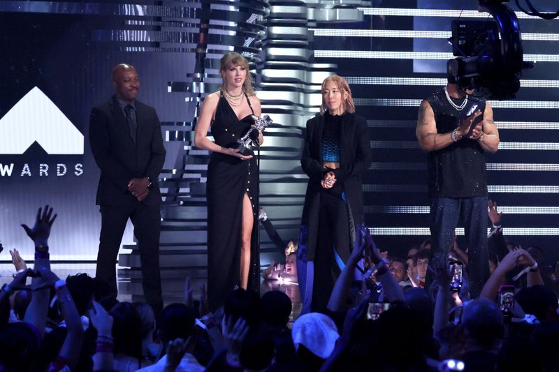 Taylor Swift at 2023 MTV Video Music Awards — photo 549