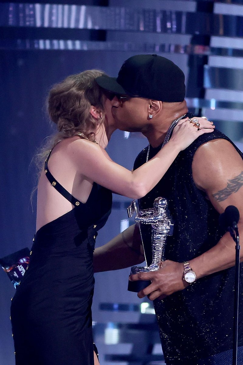 Taylor Swift at 2023 MTV Video Music Awards — photo 553