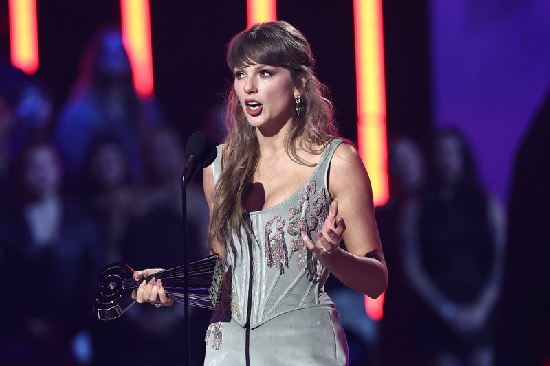 Taylor Swift at 2026 iHeartRadio Music Awards — photo 11