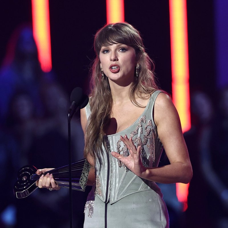 Taylor Swift at 2026 iHeartRadio Music Awards — photo 18