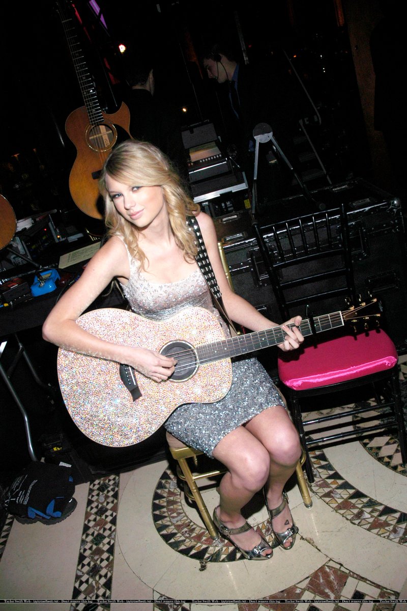 Taylor Swift — 5th Annual Candies Foundation Event to Prevent Benefit — photo 16