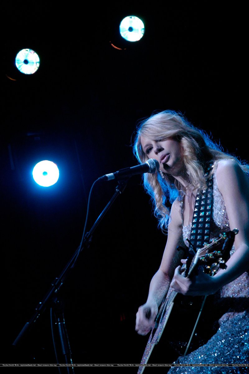 Taylor Swift — 5th Annual Candies Foundation Event to Prevent Benefit — photo 18