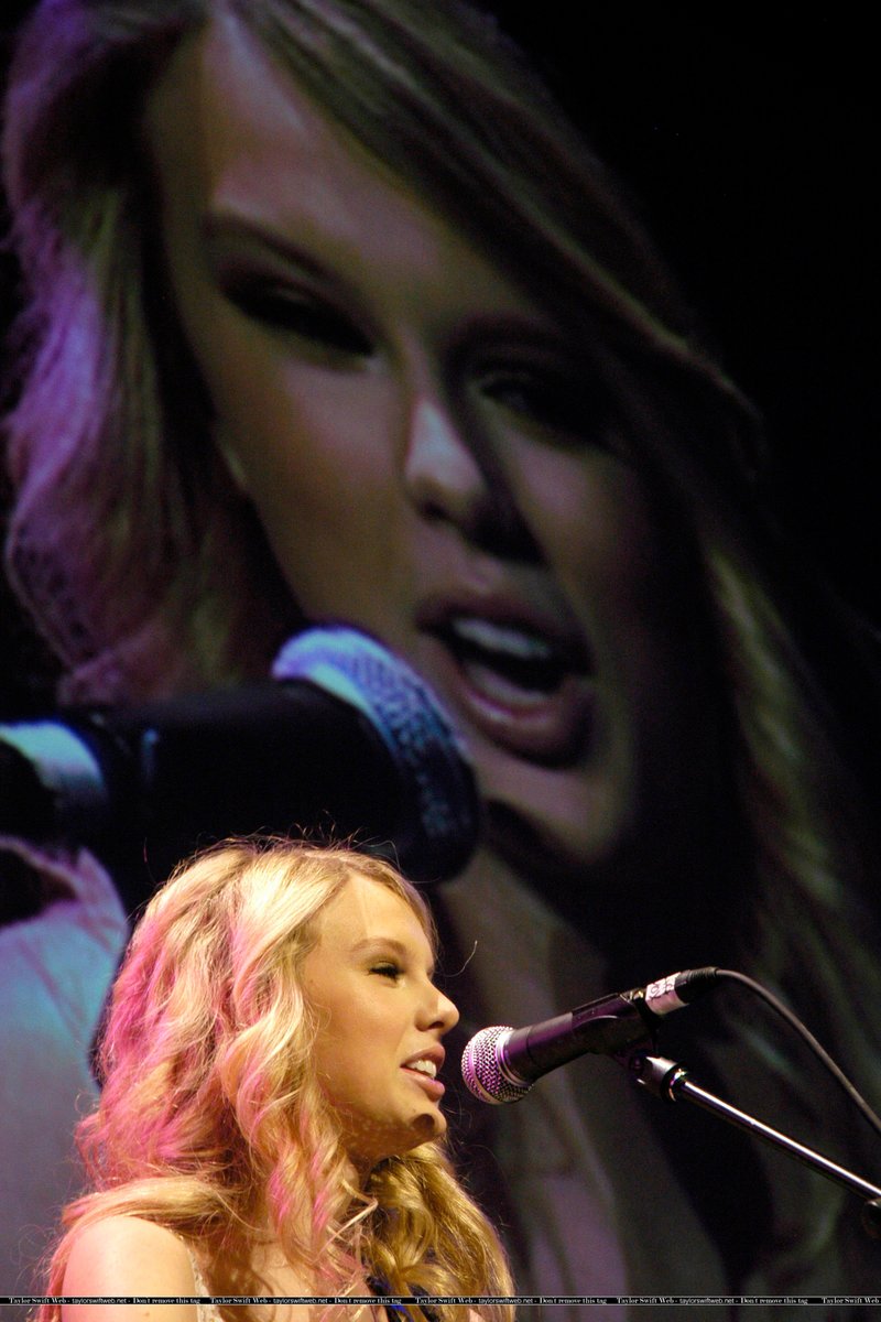 Taylor Swift — 5th Annual Candies Foundation Event to Prevent Benefit — photo 19