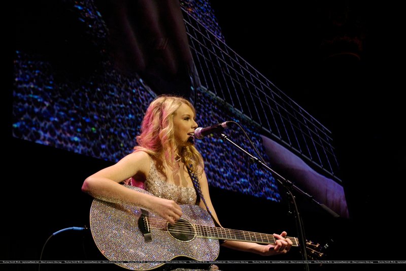 Taylor Swift — 5th Annual Candies Foundation Event to Prevent Benefit — photo 21