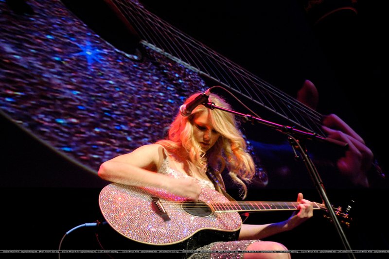 Taylor Swift — 5th Annual Candies Foundation Event to Prevent Benefit — photo 22