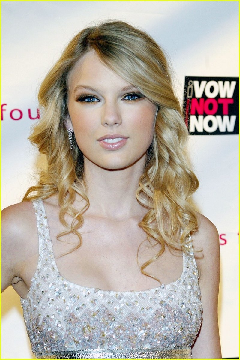Taylor Swift — 5th Annual Candies Foundation Event to Prevent Benefit — photo 32