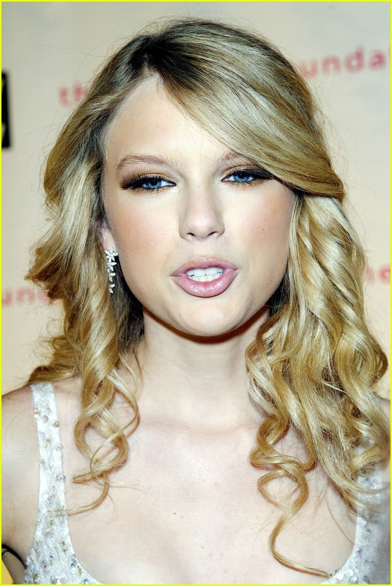 Taylor Swift — 5th Annual Candies Foundation Event to Prevent Benefit — photo 34