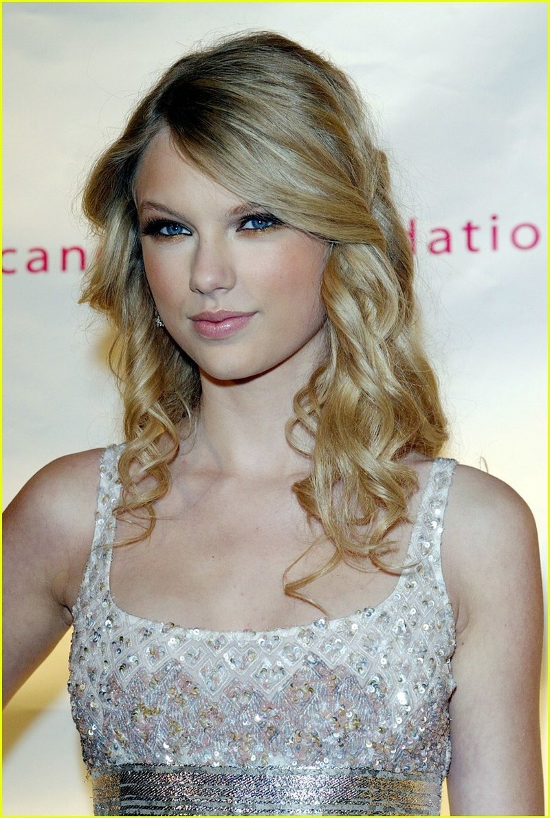 Taylor Swift — 5th Annual Candies Foundation Event to Prevent Benefit — photo 39