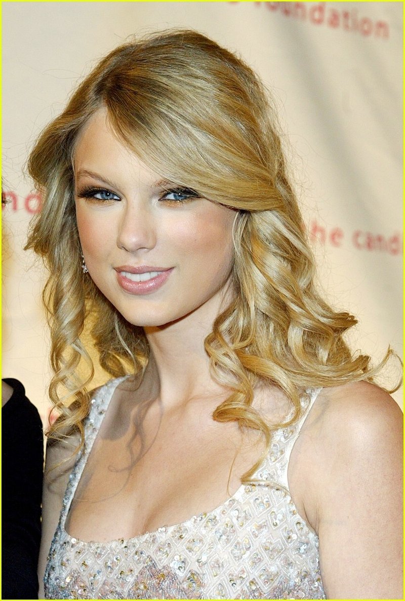 Taylor Swift — 5th Annual Candies Foundation Event to Prevent Benefit — photo 44