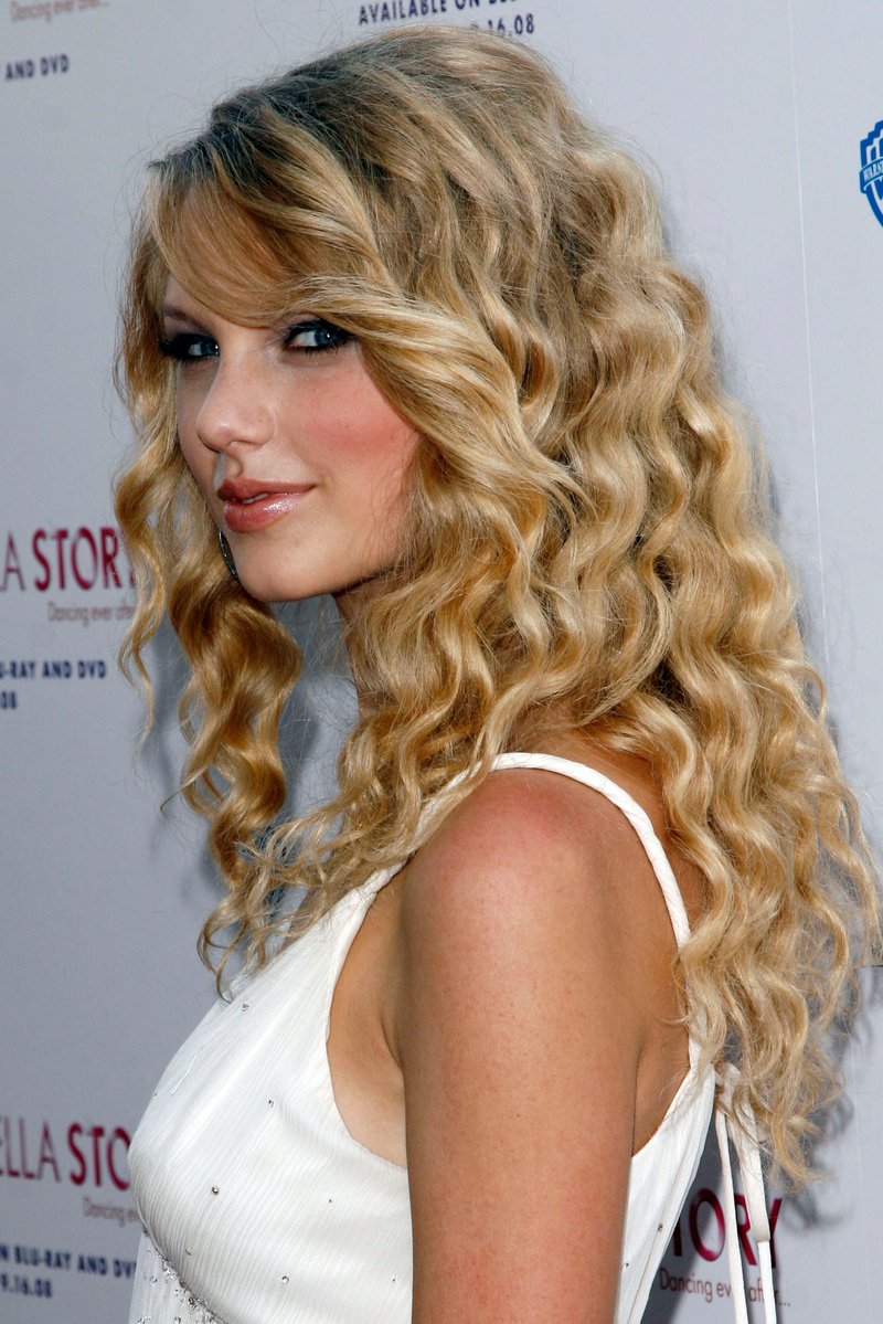 Taylor Swift — Another Cinderella Story Premiere — photo 15