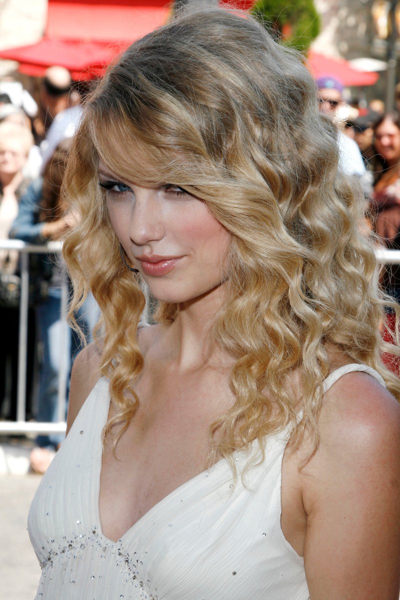 Taylor Swift — Another Cinderella Story Premiere — photo 27