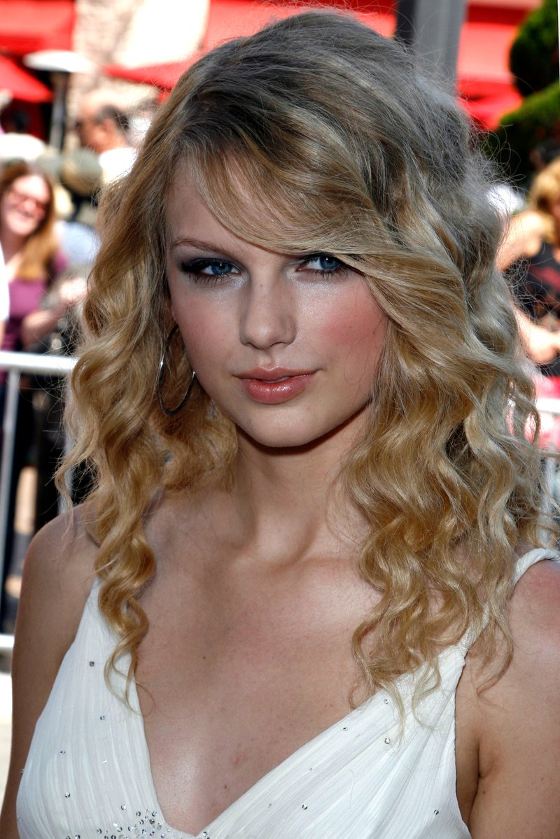 Taylor Swift — Another Cinderella Story Premiere — photo 29