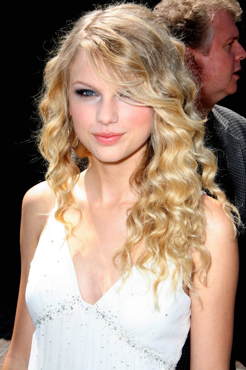 Taylor Swift — Another Cinderella Story Premiere — photo 30