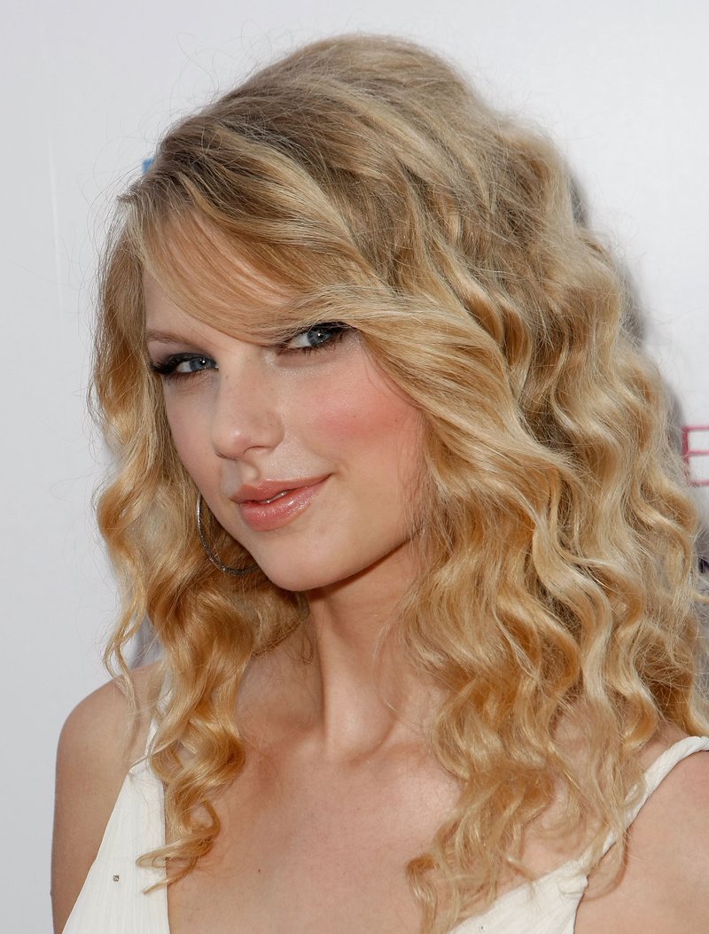 Taylor Swift — Another Cinderella Story Premiere — photo 39