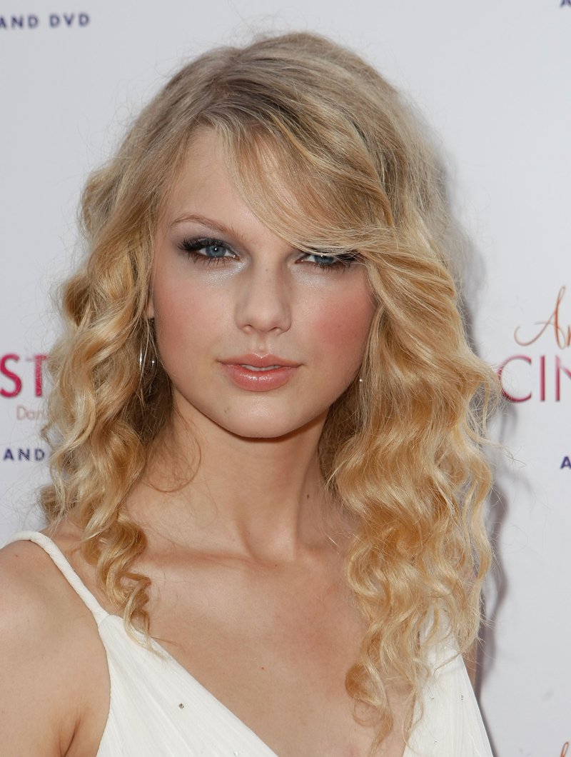Taylor Swift — Another Cinderella Story Premiere — photo 40
