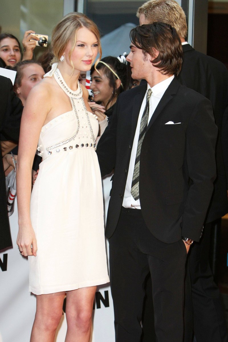 Taylor Swift — "17 Again" Premiere — photo 3