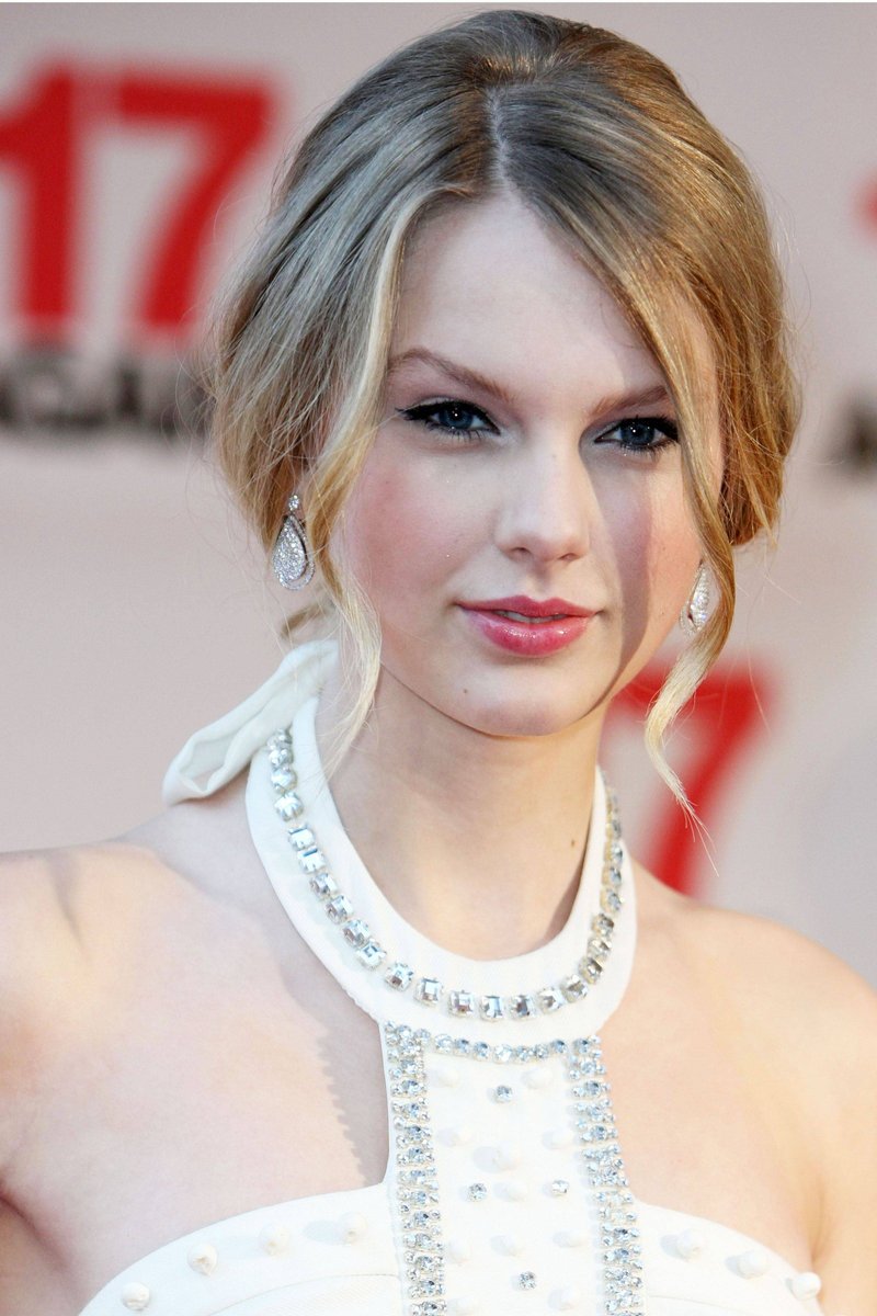 Taylor Swift — "17 Again" Premiere — photo 91