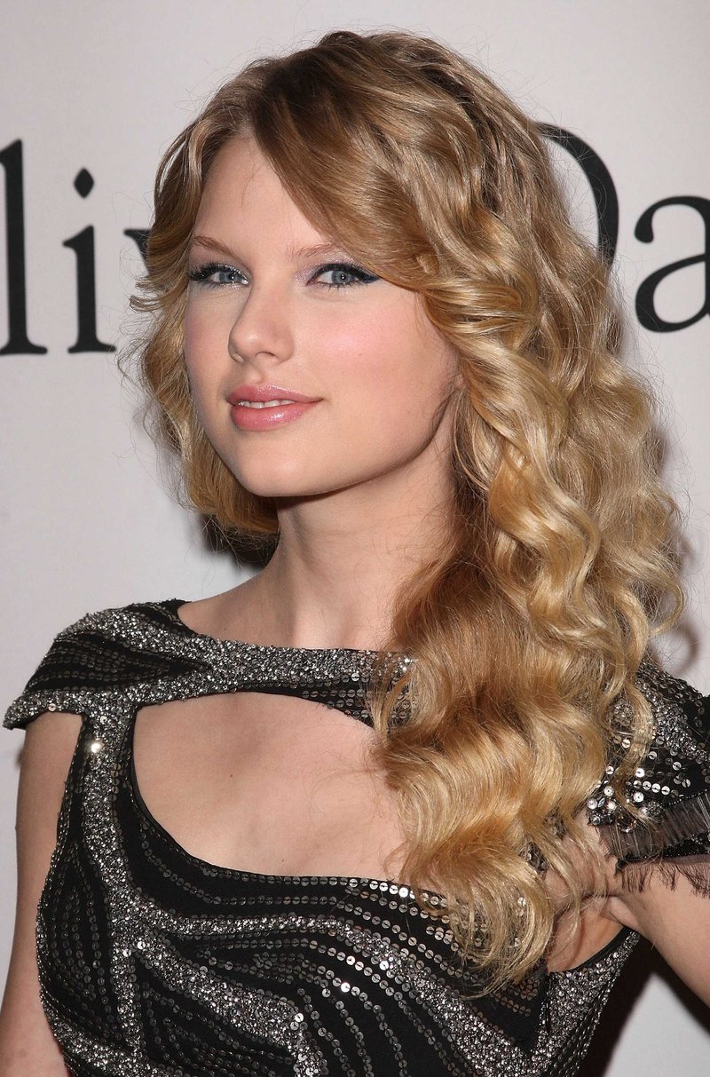 Taylor Swift — 51st Annual GRAMMY Awards - Salute To Icons: Clive Davis — photo 20