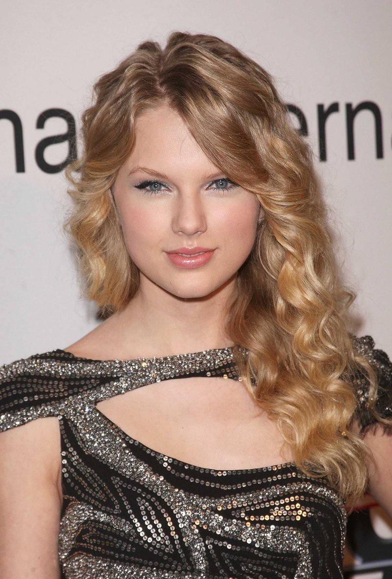 Taylor Swift — 51st Annual GRAMMY Awards - Salute To Icons: Clive Davis — photo 23