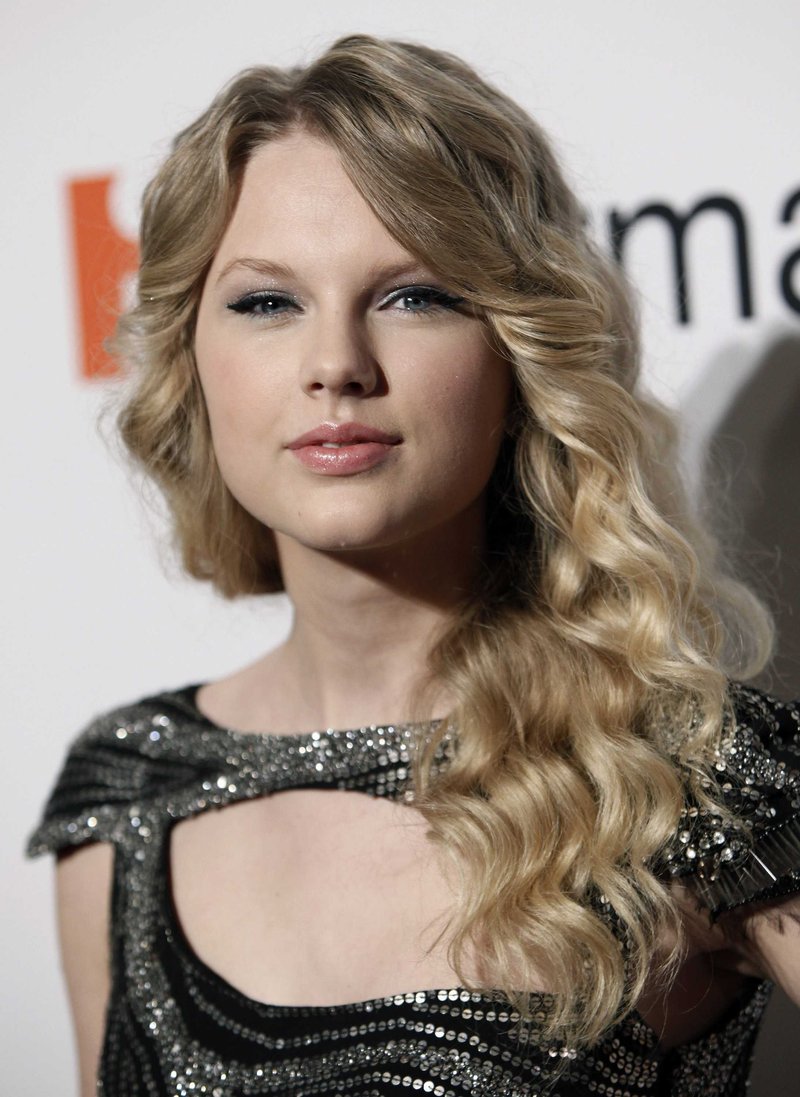 Taylor Swift — 51st Annual GRAMMY Awards - Salute To Icons: Clive Davis — photo 32
