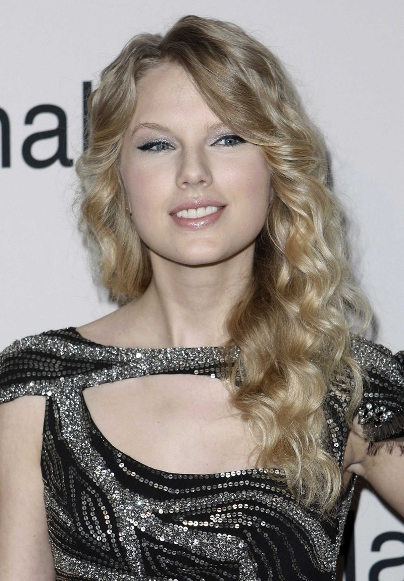 Taylor Swift — 51st Annual GRAMMY Awards - Salute To Icons: Clive Davis — photo 35