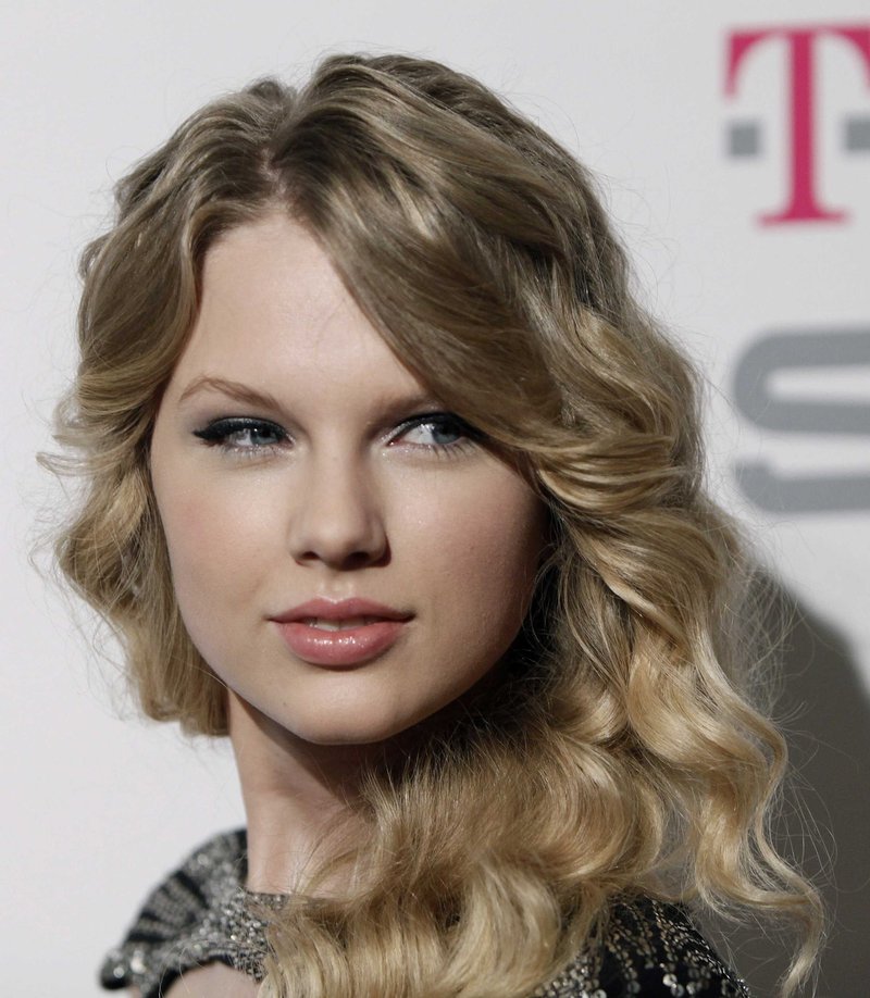 Taylor Swift — 51st Annual GRAMMY Awards - Salute To Icons: Clive Davis — photo 36