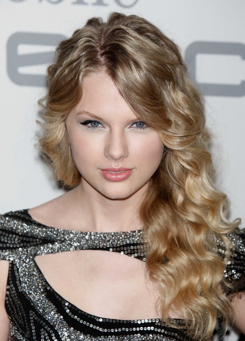 Taylor Swift — 51st Annual GRAMMY Awards - Salute To Icons: Clive Davis — photo 37