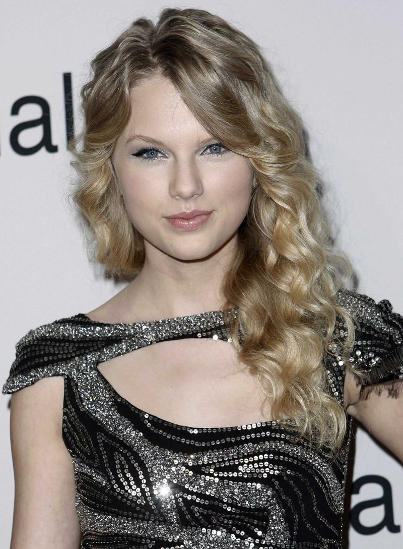 Taylor Swift — 51st Annual GRAMMY Awards - Salute To Icons: Clive Davis — photo 38