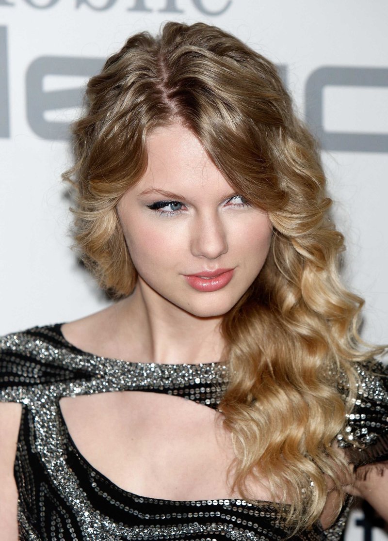 Taylor Swift — 51st Annual GRAMMY Awards - Salute To Icons: Clive Davis — photo 39