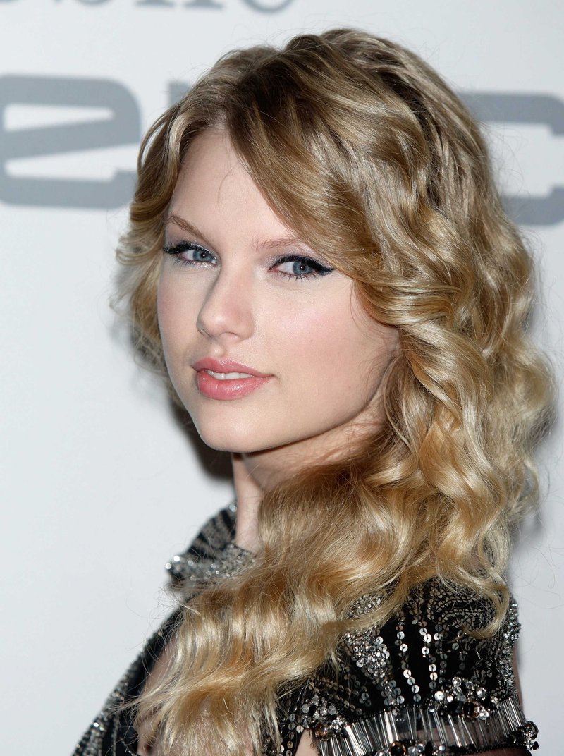 Taylor Swift — 51st Annual GRAMMY Awards - Salute To Icons: Clive Davis — photo 41
