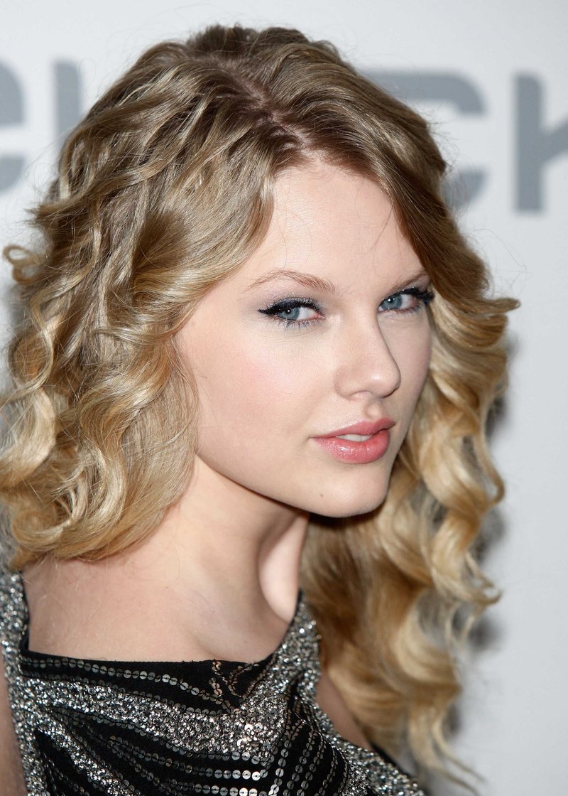 Taylor Swift — 51st Annual GRAMMY Awards - Salute To Icons: Clive Davis — photo 42