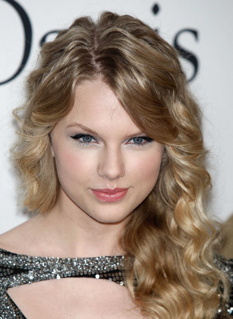 Taylor Swift — 51st Annual GRAMMY Awards - Salute To Icons: Clive Davis — photo 43