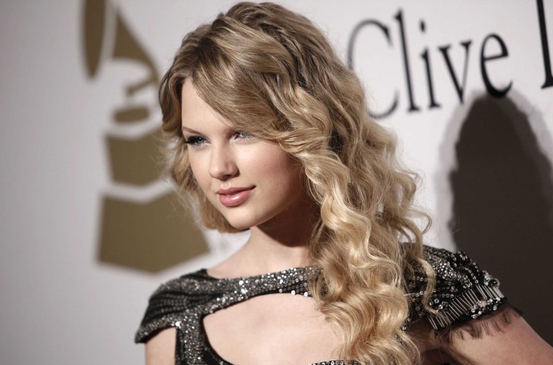 Taylor Swift — 51st Annual GRAMMY Awards - Salute To Icons: Clive Davis — photo 46