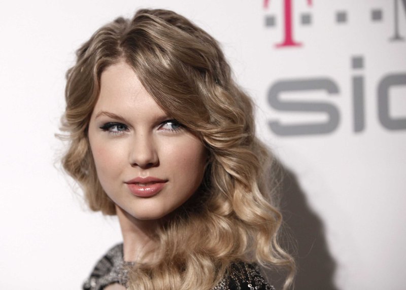 Taylor Swift — 51st Annual GRAMMY Awards - Salute To Icons: Clive Davis — photo 52