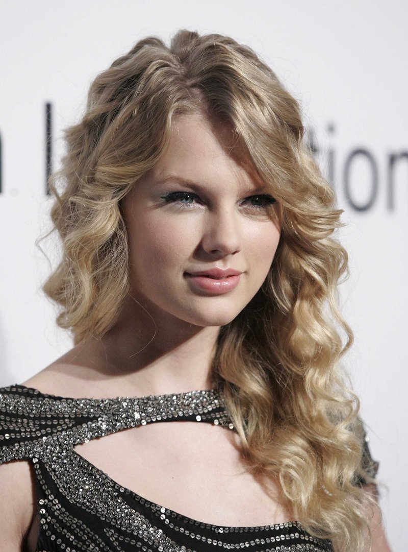 Taylor Swift — 51st Annual GRAMMY Awards - Salute To Icons: Clive Davis — photo 53